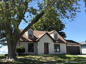 Building Photo - 1901 Kenny Ave