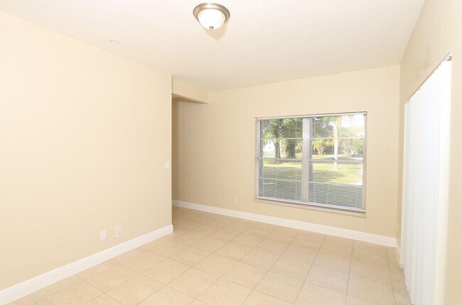 Building Photo - 4916 Silver Oak Dr