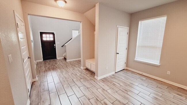 Building Photo - 124 Peruvian Ln