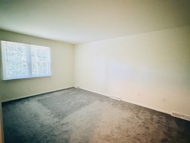 Building Photo - 168 Stoney Dr