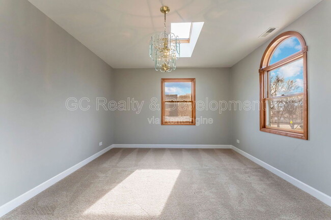 Building Photo - 301 Bohland Ave