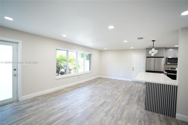 Building Photo - 2573 Conroy Dr