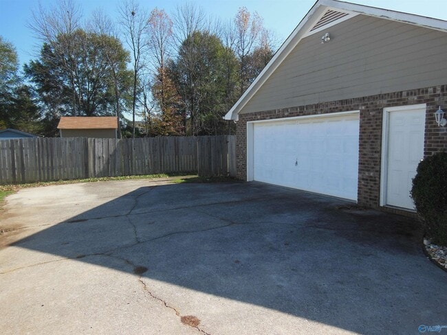 Building Photo - 549 Wade Rd
