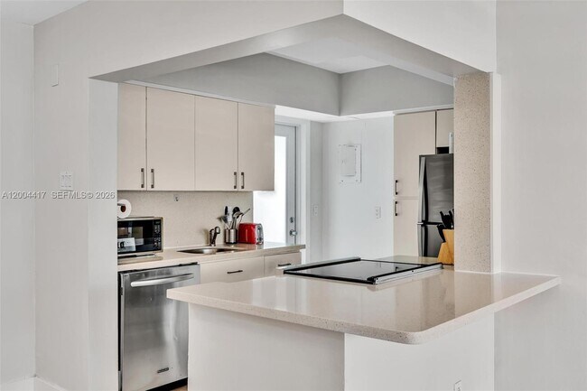 Building Photo - 10000 E Bay Harbor Dr