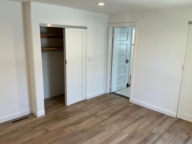 Building Photo - Beautiful 4 Bedroom 2 Bath Home in Old Tow...