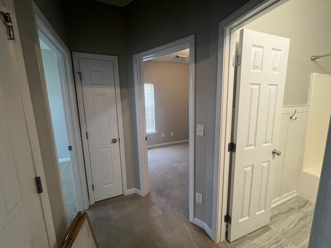 Building Photo - 3 bedroom 2 bathroom in Clear Creek Colony