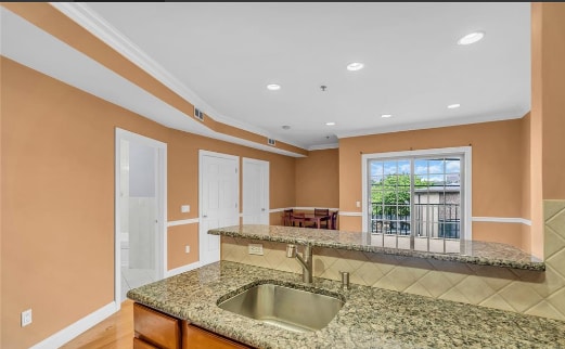 Building Photo - 15-1303-1-19 Tichenor Ln