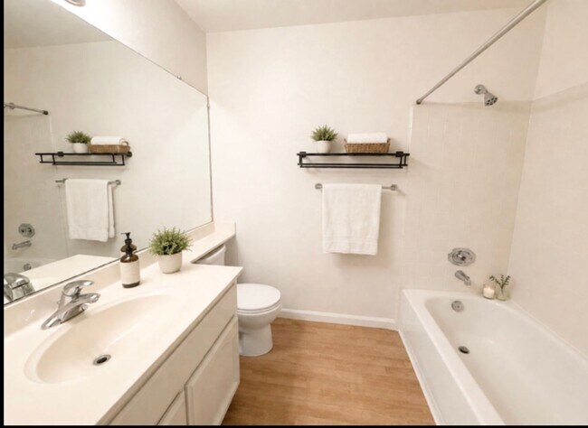 Building Photo - Remodeled 3 Bedroom Home in Roseville for Rent