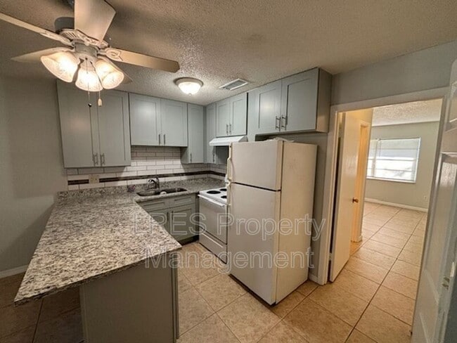 Building Photo - 1031 Columbia Ave