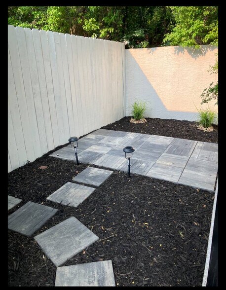 Building Photo - 2713 Northcrest Dr