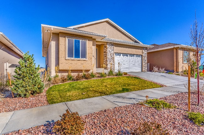 Building Photo - 1913 Conejos Pl