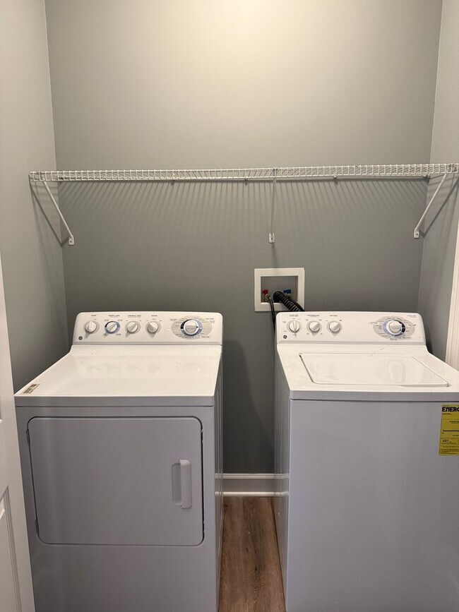 Building Photo - Available NOW -111 Peregrine Way-1/2 off the first month rent