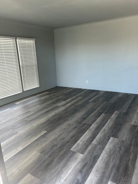 Building Photo - 3520 W Via Corona