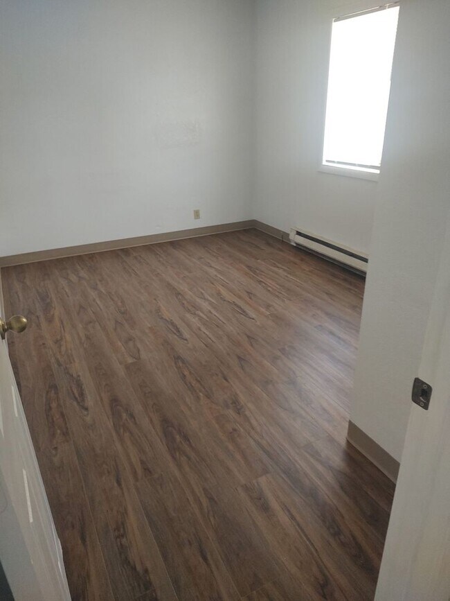 Building Photo - Located in Lakeview! Newly Renovated 3 Bedroom, 1 Bathroom Home