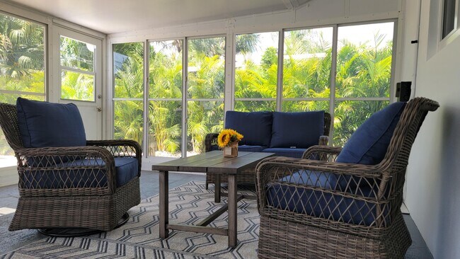 Building Photo - 1036 SW 26th Ave