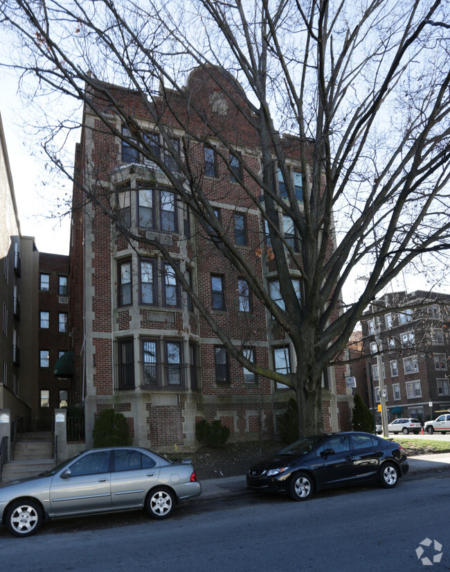 Building Photo - Pine Court Apartment