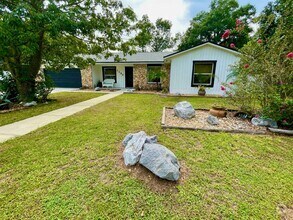 Building Photo - Spacious 4-Bed / 2-Bath Ranch in Rio Pinar...