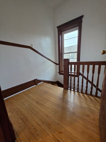 Building Photo - 1138 N Hamlin Ave