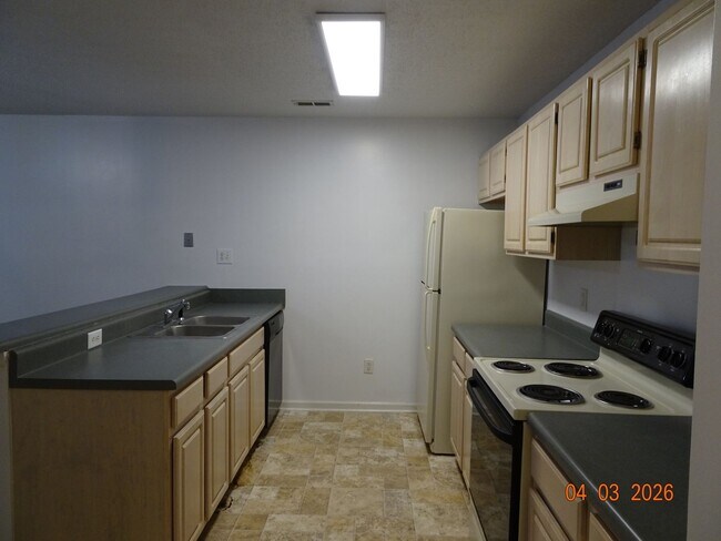 Building Photo - 2 Bedroom 2 Full Bath Condo