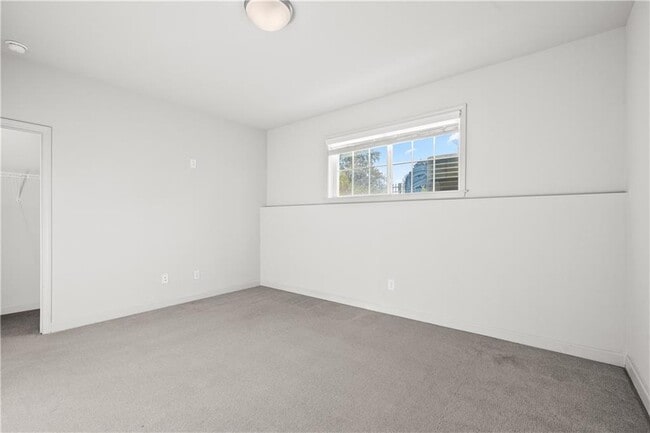Building Photo - 170 Wren Dr