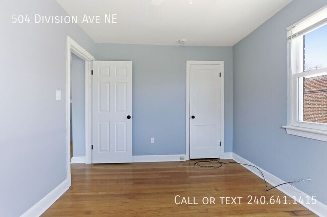 Building Photo - 504 Division Ave NE