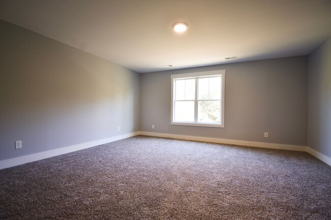 Building Photo - 4 Bedroom 3.5 Bathroom- New Build!