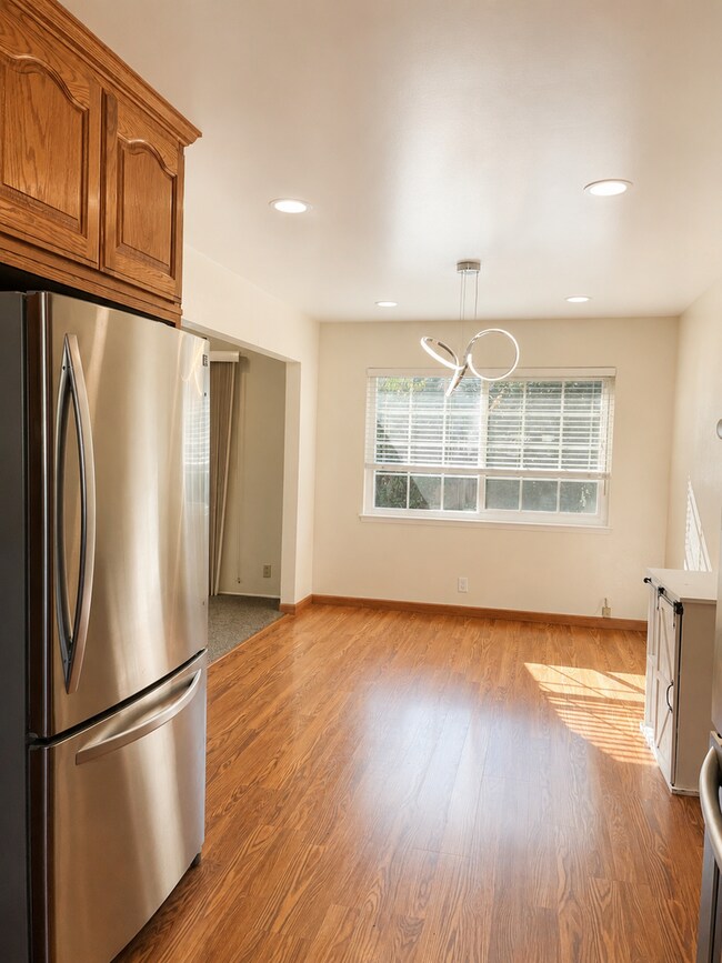 Building Photo - Lovely 3 bedroom 2 bathroom home in San Jose. Available for rent Now!