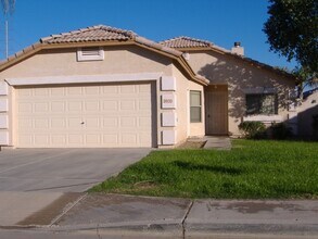 Building Photo - Beautifully Upgraded 3 Bedroom, 2 Bath Hom...
