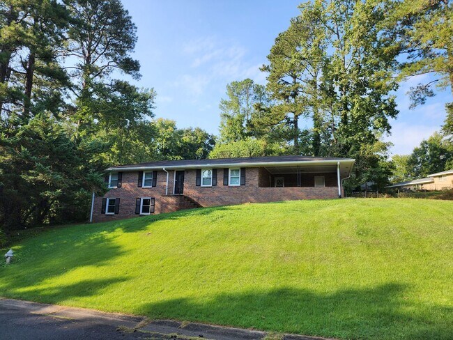 Building Photo - Spacious 5 bed 3 bath home located in Marietta