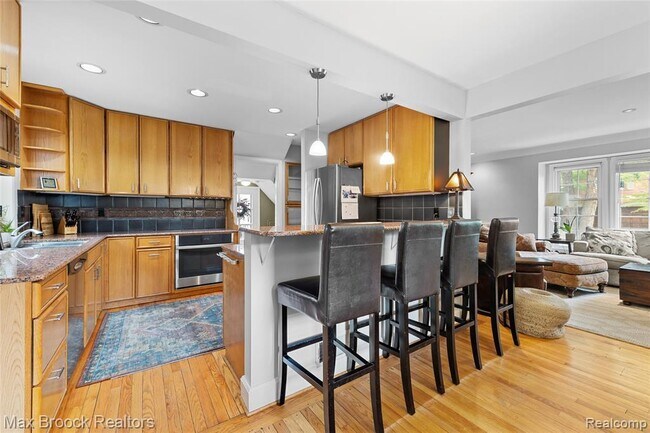 Building Photo - 758 Chester St