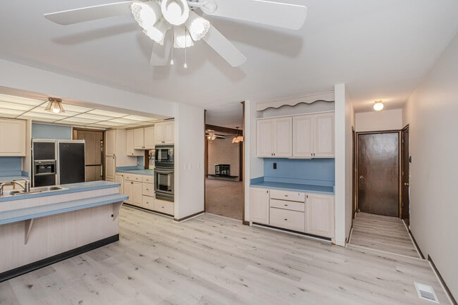 Building Photo - 22745 Wrexford Dr