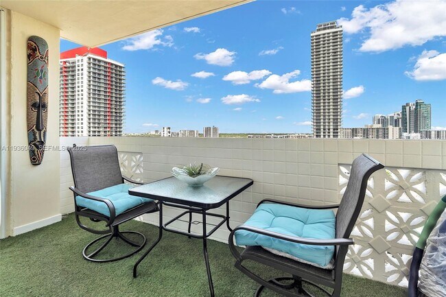 Building Photo - 1833 S Ocean Dr