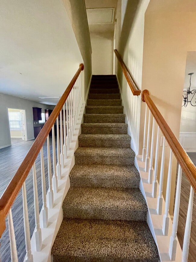 Building Photo - Stunning 5-bedroom, 2.5-bathroom home | Lo...