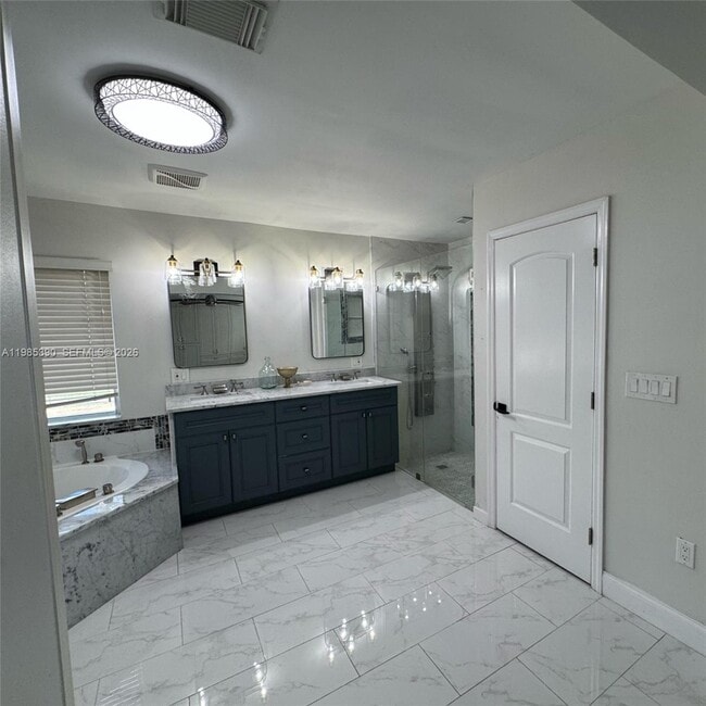 Building Photo - 4261 SW 22nd St