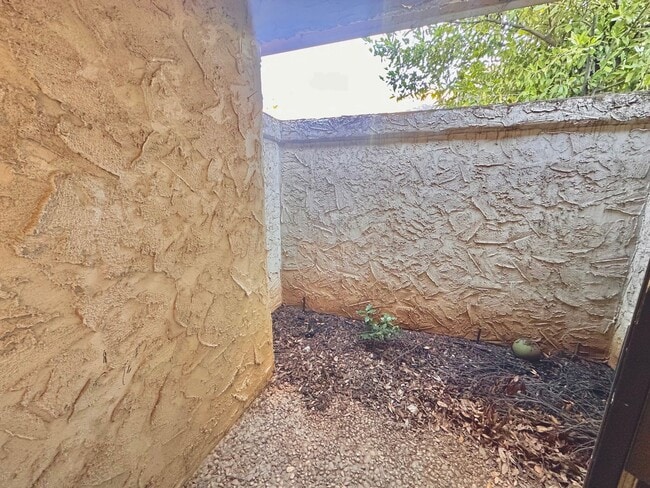 Building Photo - 1473 Manzanita Ave