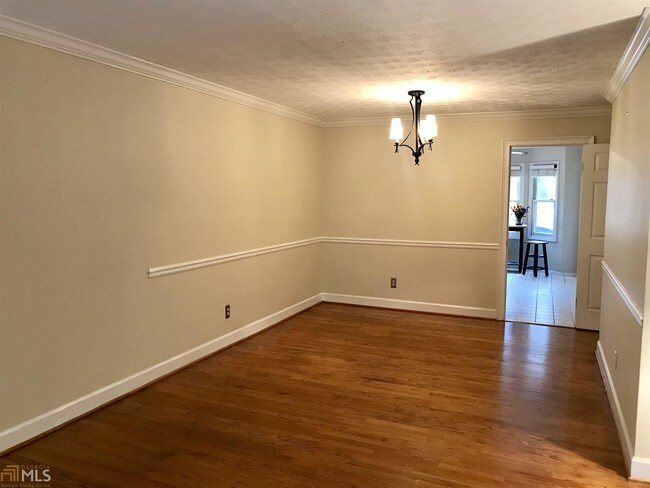 Building Photo - 2600 Holcomb Springs Dr