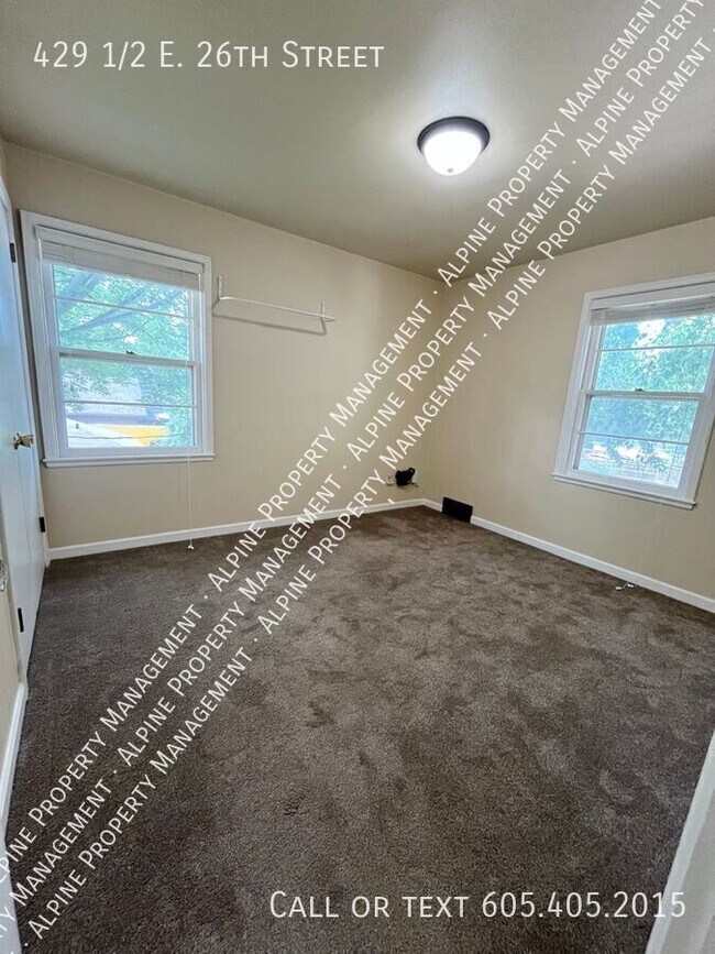 Building Photo - 429 1/2 E. 26th Street-