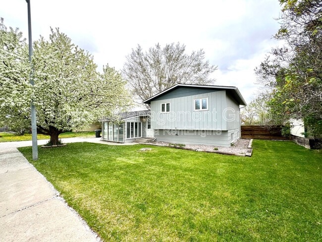 Building Photo - 161 Wedgewood Ln