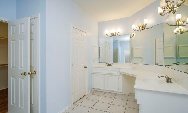 Building Photo - 16207 Waiting Spring Cir