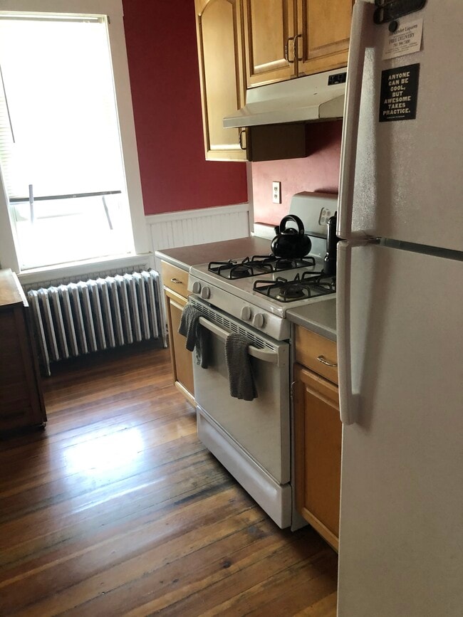 Building Photo - 204 Fellsway W