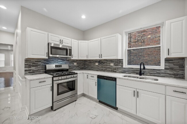 Building Photo - 6607 S Sangamon St