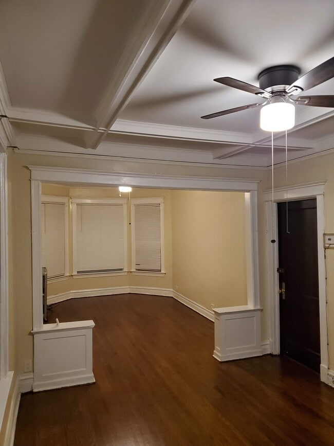 Building Photo - 6221 S Laflin St