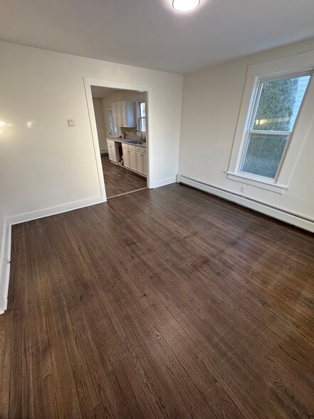 Building Photo - 7 Somers St