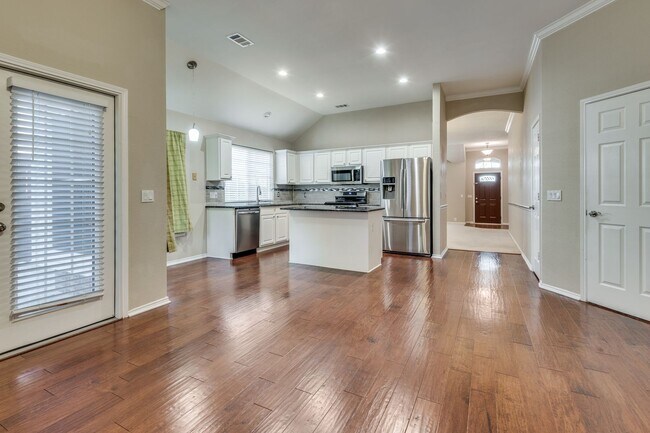 Building Photo - Stunning 3 Bedroom in the Champion Streets...