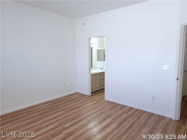 Building Photo - Cozy First-Floor End Unit with Fireplace &...