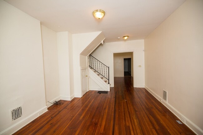 Building Photo - Charles Village 3bd/1.5ba Rowhome w/ W/D & A/C! --Available 8/14