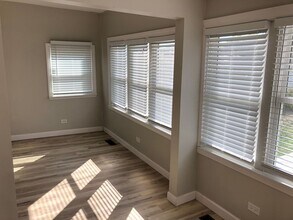 Building Photo - Large remodeled 4bed/2bath close to schools and transportation!