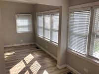 Building Photo - Large remodeled 4bed/2bath close to school...