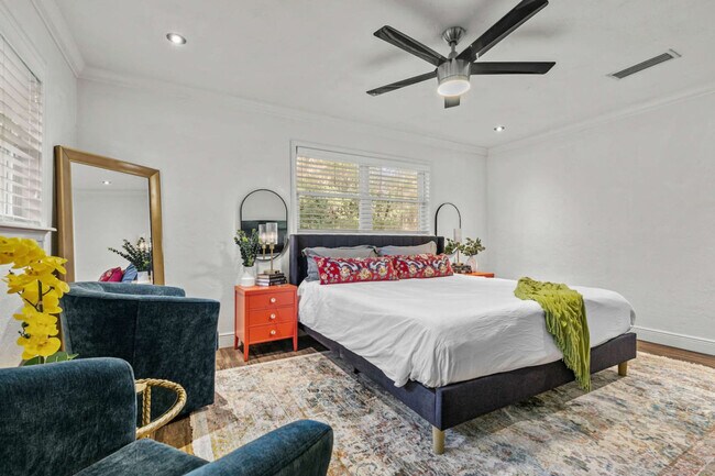 Building Photo - 2821 NW 4th Ln