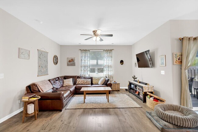 Building Photo - 376 Brennan Dr